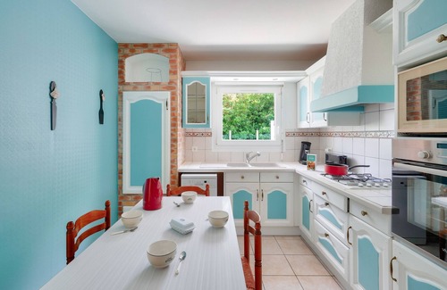 Guilvinec Ski Chalet | Lovely, colourful family home for 6
