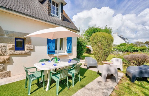 Guilvinec Ski Chalet | Lovely, colourful family home for 6