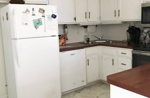Town Bank House | Lovely Family Ranch Home 2 blocks from the Bay & Spectacular Sunsets