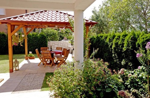 Vinkuran Apartment | Lovely Flat with swimming pool near beach