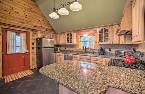Fort Ann Cabin | Lovely Fort Ann Lodge - 10 Mi to Lake George!