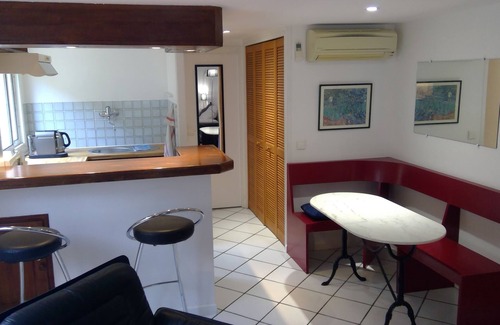 Saint-Sylvestre Apartment | Lovely garden studio in a villa in Nice