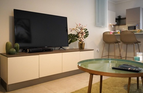 Qawra Apartment | Lovely Holiday Home next to bus terminusn