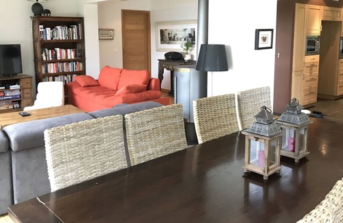 Bluffy House | Lovely holiday home in Bluffy above the Chateau de Menthon