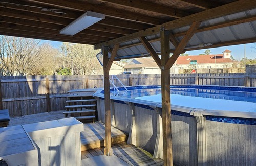 Northside House | Lovely Home 10 min from Jax Airport w/Pool + Firepit.