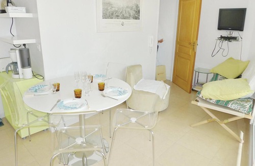 Beaucaire House | Lovely home in Beaucaire with WiFi