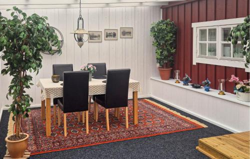 Bettna House | Lovely Home In Bettna With Kitchen