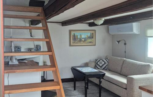 Bettna House | Lovely Home In Bettna With Kitchen