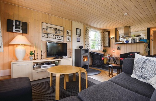 Øer Strand House | Lovely home in Ebeltoft with sauna