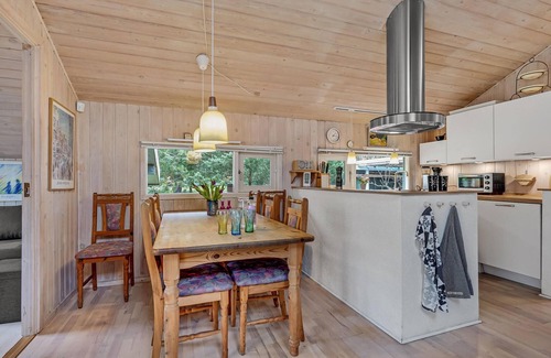 Hou House | Lovely home in Hals with kitchen