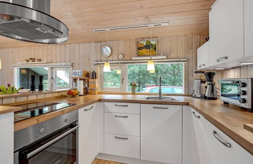 Hou House | Lovely home in Hals with kitchen