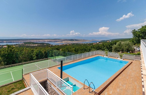Jadranovo House | Lovely home in Jadranovo with WiFi