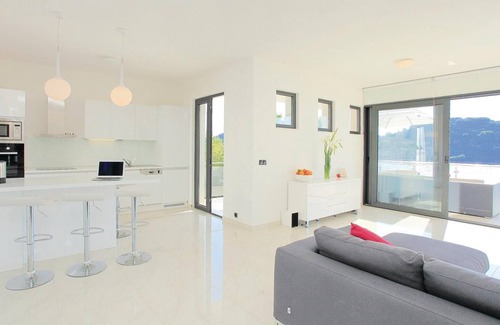 Blato House | Lovely home in Karbuni with kitchen
