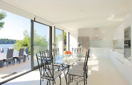 Blato House | Lovely home in Karbuni with kitchen