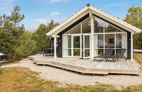 Knebel House | Lovely home in Knebel with WiFi