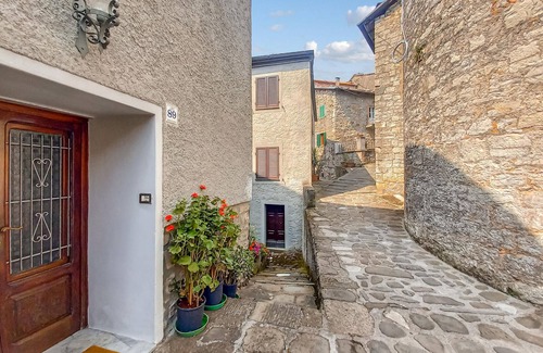 Casoli House | Lovely home in Limano with kitchen