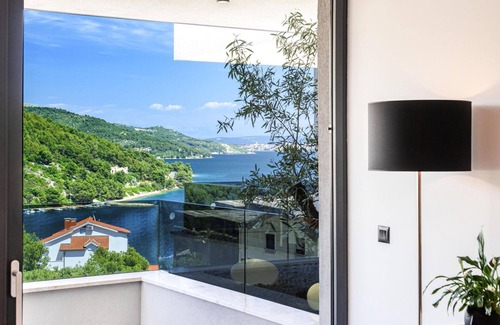 Marina House | Lovely home in Marina with sauna
