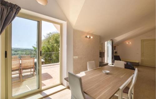 Pozzallo House | Lovely Home In Pozzallo With Kitchen