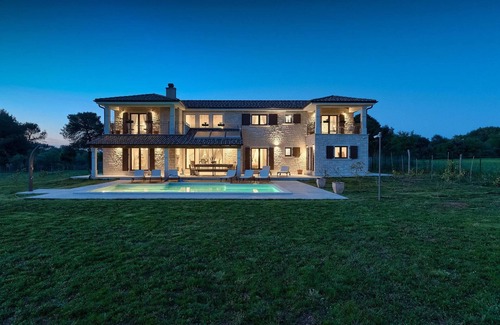 Galizana House | Lovely home in Pula with sauna