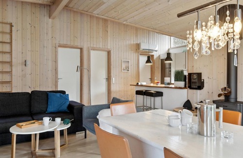 Rageleje House | Lovely home in Vejby with kitchen