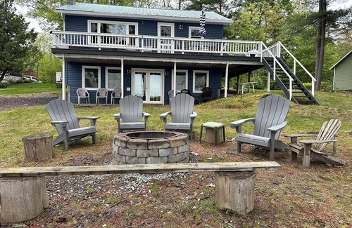 Wayne House | Lovely Home on Androscoggin Lake