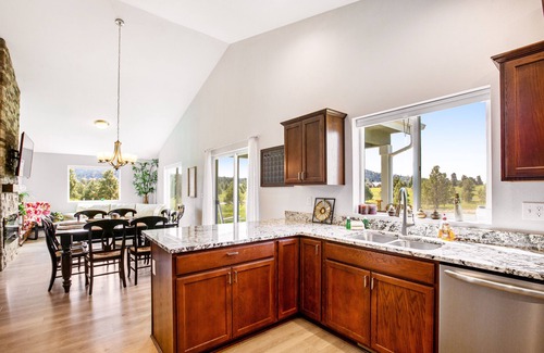Cle Elum House | Lovely home with deck, Hidden Valley views, free WiFi, & private washer/dryer