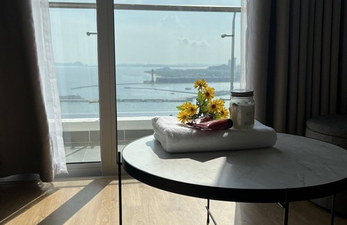 Hon Gai Apartment | Lovely homestay on 29th floor, beautiful sea view, full equipped,3 mins to beach