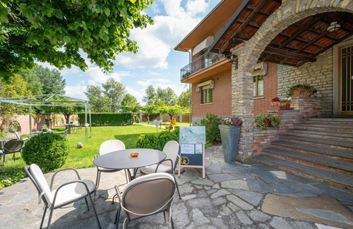Castagnole delle Lanze Apartment | Lovely apartment for 4 people with A/C, WIFI, pool, TV and patio