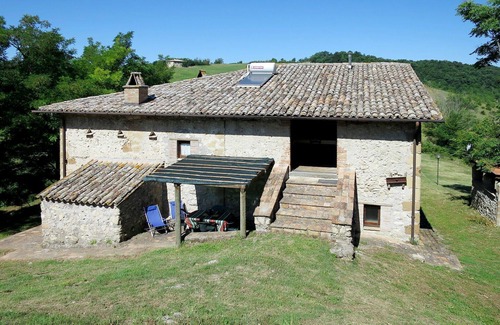 Bagnoregio Villa | Lovely apartment in villa for 2 guests with WIFI, pool and patio