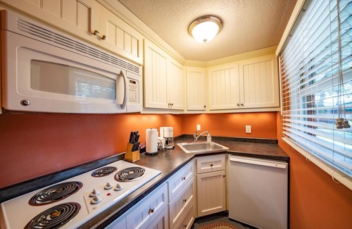 Crosslake House | Lovely Lake Retreat for Family Fun on Daggett Lake - With Guest House