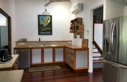Edge Hill House | Lovely large 2 bedroom home with swimming pool