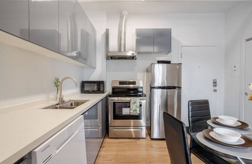 Shaughnessy Village Apartment | Lovely Loft with Views on Bishop - MTL