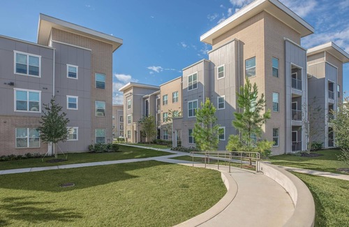 Barker Apartment | Lovely Luxurious 2 Bedroom 2 Bath Suite