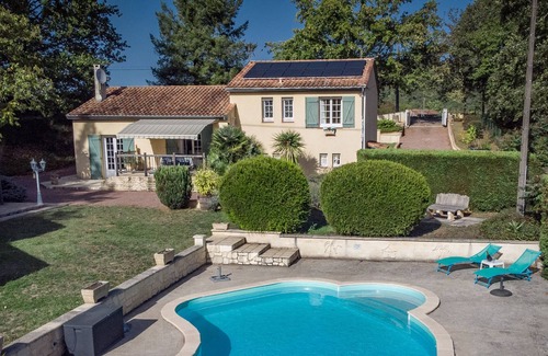 Fumel House | Lovely luxurious gite with large garden and private pool!