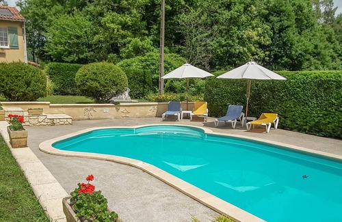 Fumel House | Lovely luxurious gite with large garden and private pool!