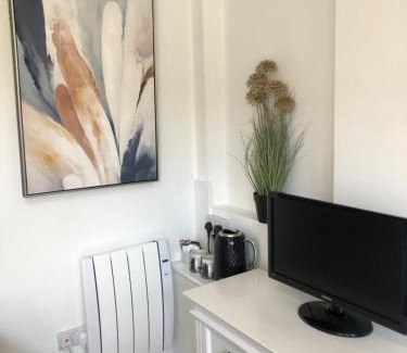 Newport Apartment | Lovely Modern decorated 1 bed Studio