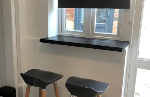 Newport Apartment | Lovely Modern decorated 1 bed Studio