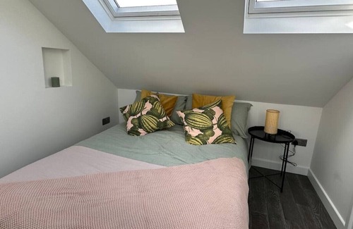 Camberwell Apartment | Lovely new studio flat