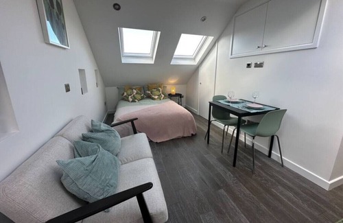 Camberwell Apartment | Lovely new studio flat