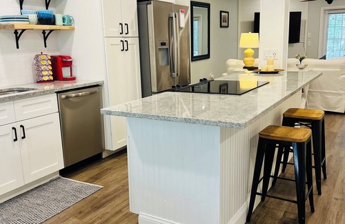 Haile Plantation House | Lovely Renovated Townhouse Adjacent Haile Village King Bed Stocked Kitchen 2BR