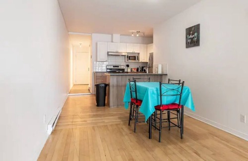 Francois-Perrault Apartment | LOVELY RENTAL UNIT ⭐️ BALCONY⭐️ HIGHWAY 40
