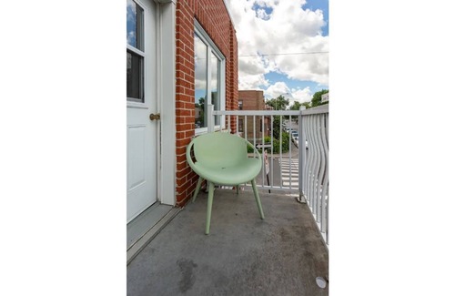 Francois-Perrault Apartment | LOVELY RENTAL UNIT ⭐️ BALCONY⭐️ HIGHWAY 40