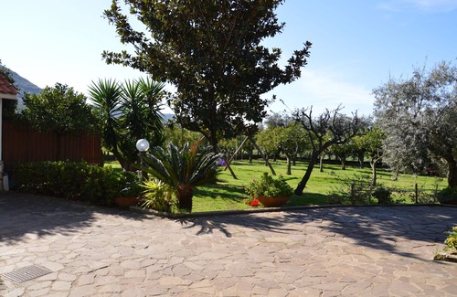 Terracina Apartment | Lovely rustic located between the hills and the sea