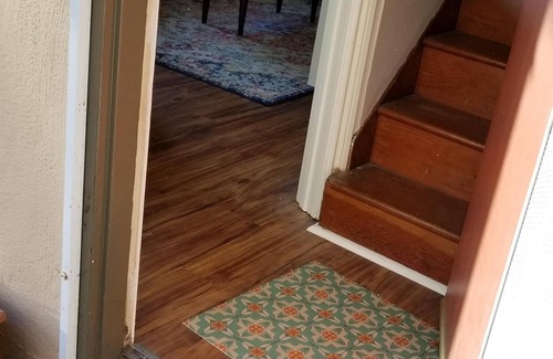 Richmond Annex Apartment | Lovely Secret Garden Full Apartment: 2 bedrooms and two bathroomsn
