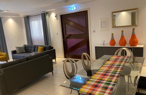 Cantonments Apartment | Lovely, serene 3 bedroom with a pool @ cantonments
