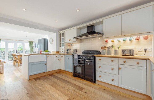 St. Andrews House | Lovely Sleeps 10 Country Property