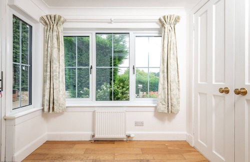 St. Andrews House | Lovely Sleeps 10 Country Property