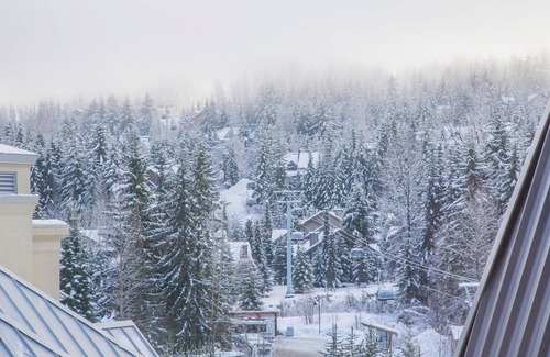Whistler Village Apartment | Lovely Slopeside Suite with Kitchen + Views