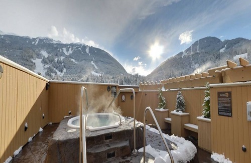 Whistler Village Apartment | Lovely Slopeside Suite with Kitchen + Views
