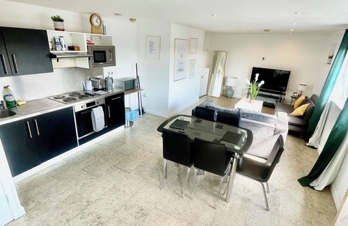 Cambridge Apartment | Lovely Spacious Studio in Central Cambridge